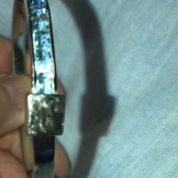 Beautiful bracelet with blue crystals. - Picture 7 of 8